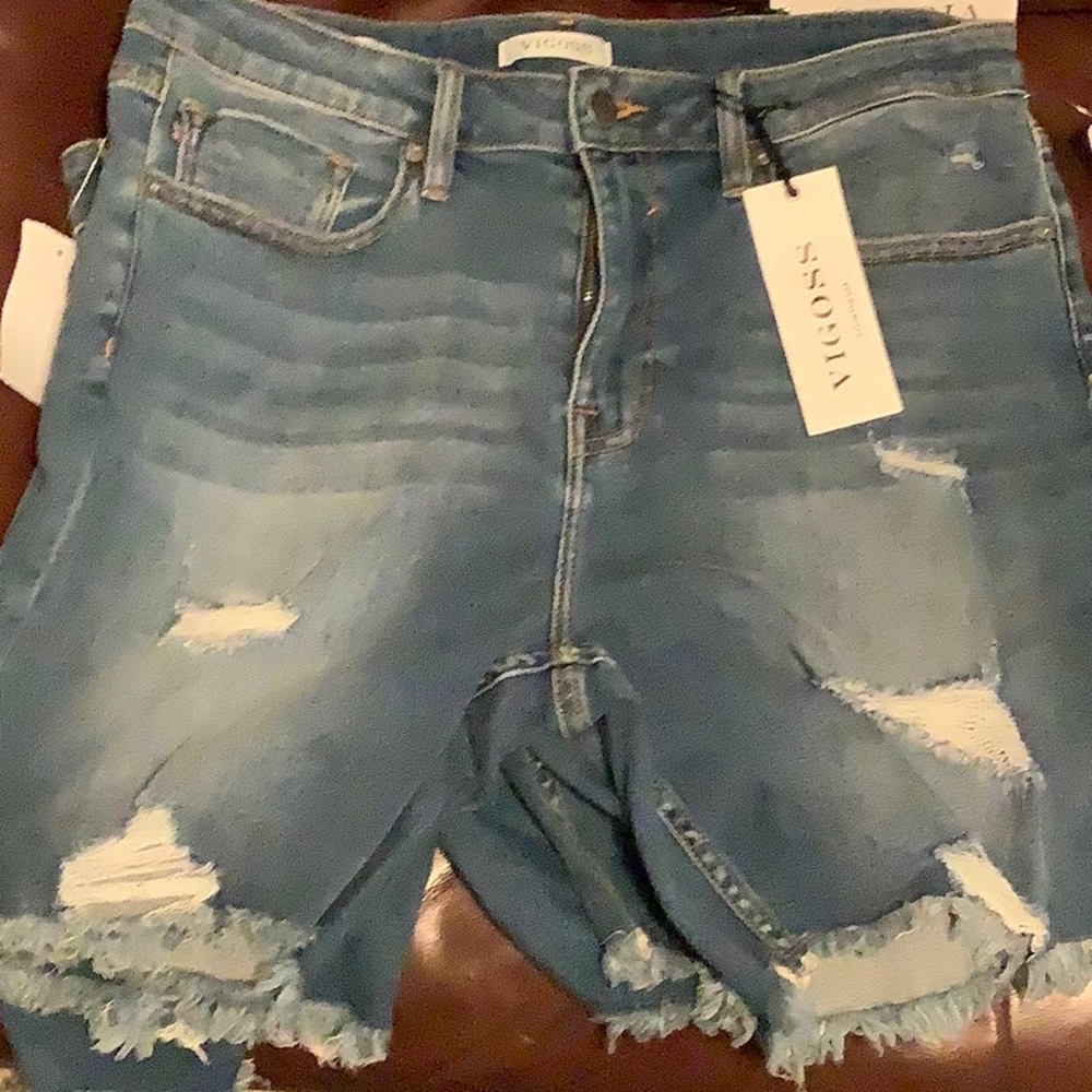 Vigoss 17” Bermuda shorts size is 32